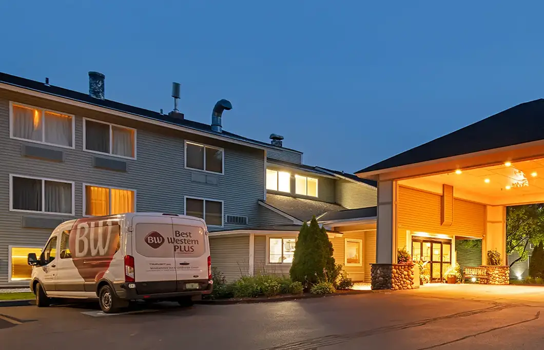 Complimentary airport shuttle at Windjammer Inn near Burlington International Airport (BTV)